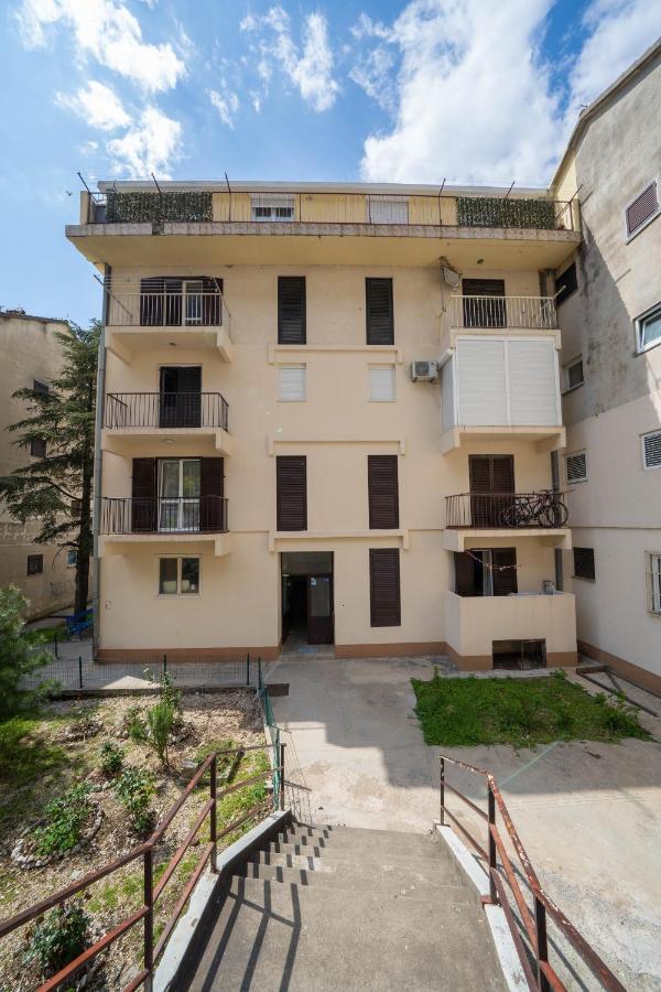 Seaside Serenity: 2-Bedroom Apartment With Boka Bay View 코토르 외부 사진