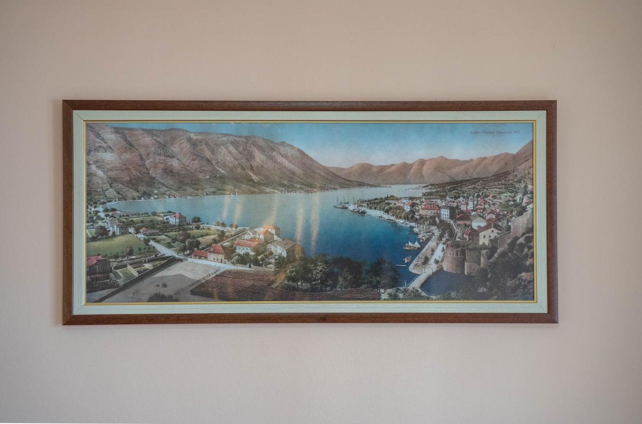 Seaside Serenity: 2-Bedroom Apartment With Boka Bay View 코토르 외부 사진