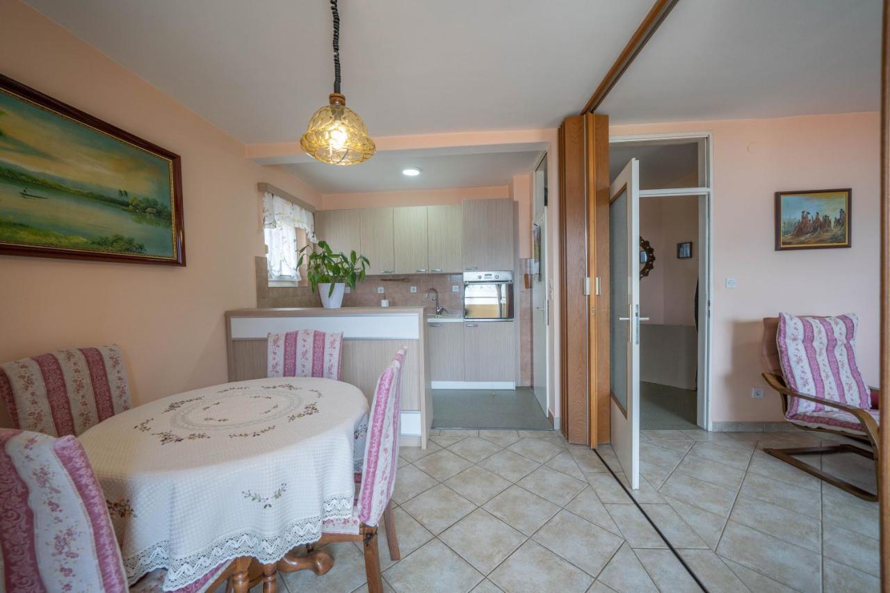 Seaside Serenity: 2-Bedroom Apartment With Boka Bay View 코토르 외부 사진