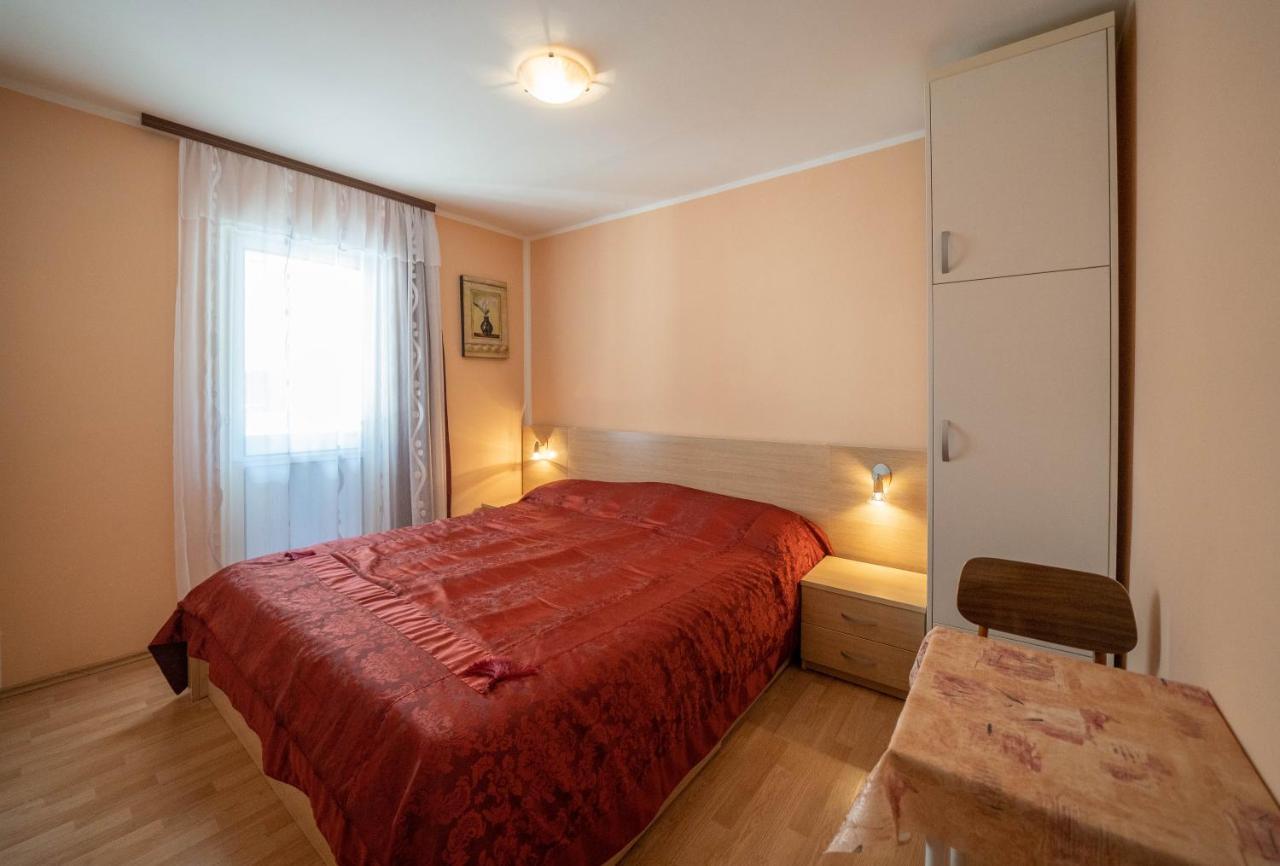Seaside Serenity: 2-Bedroom Apartment With Boka Bay View 코토르 외부 사진